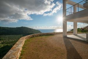 Villa Orizzonte - First Floor Apartment with shared pool & amazing view