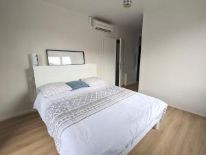 Maison avec piscine, House with a pool