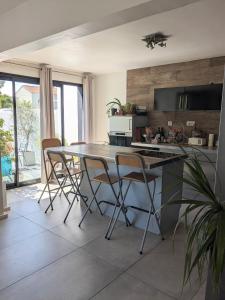 Maison avec piscine, House with a pool