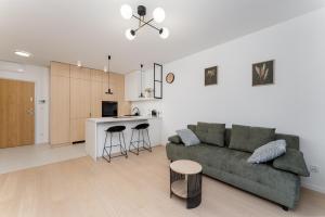 Czerwone Maki Deluxe Apartment by BookingHost