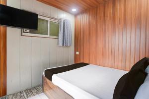 Hotel O Ulhasnagar Railway Junction Formerly Garden Inn