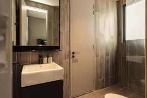 Luxury Executive Suite Antara by Enigma 2BR, High Floor with Bathtub Lvl 41