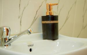 Tiny Haven Executive One Bedroom with Free WI-FI