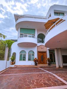 Villa Mozzafiato Private Resort with Full Staff and Heated Pool