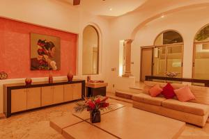 Villa Mozzafiato Private Resort with Full Staff and Heated Pool