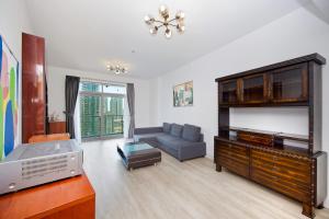 ThriveHomes Sun-Lit 1BR with a Scenic Lake View