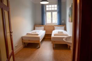 albgut GmbH - Übernachten im Kulturdenkmal Altes Lager in der ehemaligen Offiziersunterkunft SO1