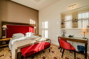 WHITE GLOVE Dyplomat