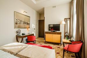 WHITE GLOVE Dyplomat