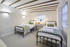 Fantastic Grade II listed renovated coach house