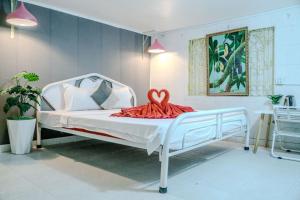 Social Backpacker Hostel & Rooftop Bar