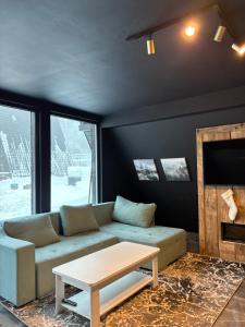 Black Chalet 2