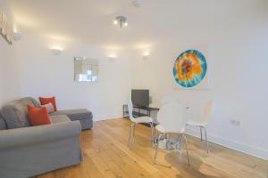 ENTR - Ground Floor Apartments in Windsor