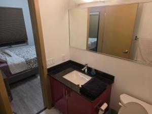 Breath-Taking-View-5 Guest-2BR2WR-DTskyline-18th Floor
