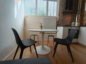 Bright studio with equipped kitchen and mezzanine