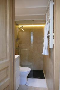 Bright studio with equipped kitchen and mezzanine