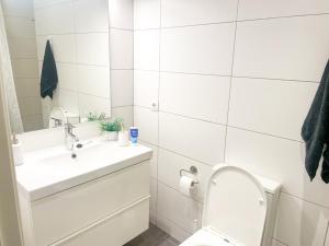 Puerto Banus! Sunny & comfy 2 bd with pool and terrace