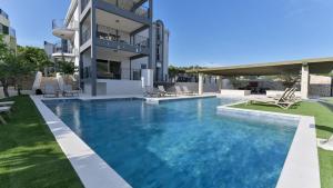 Luxury Apartment Nala with shared pool