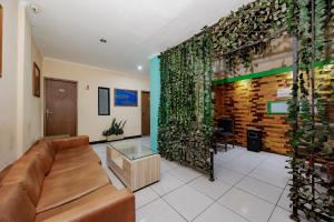 RedDoorz near Istana Plaza 2