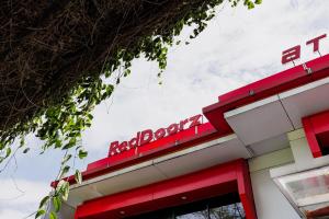 RedDoorz near Istana Plaza 2