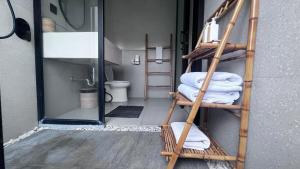 Quiet 2bd villa, w Pool, 8 min to Surfing Beach!