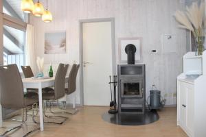 5 Personen Ferienhaus mit Sauna, Kanu und herrlichem Seeblick in Otterndorf