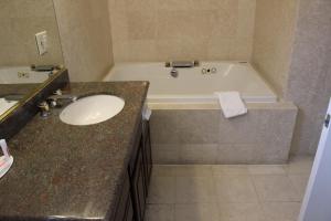 King Suite - Non-Smoking room in Days Inn & Suites by Wyndham Sunnyvale