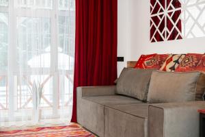 Freeman-1a - двокімнатний апартамент на увесь перший поверх котеджу - це виокремлена незалежна ЧАСТИНА БУДИНКУ з окремим входом з великою тер