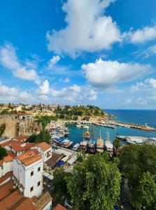 Hadrian Gate - Central Kaleici Flat with Panoramic Sea View