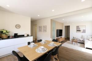 T2-Sea View by Nazpina