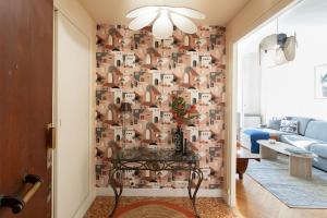 Bright 2-room apartment in the heart of the town, Air conditioning and Balcony