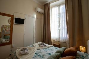 Bright 2-room apartment in the heart of the town, Air conditioning and Balcony