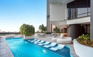 Tokyo Calm Elegant CBD Escape at Queens Wharf