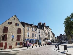 Au coeur de la ville et au bord de leau
