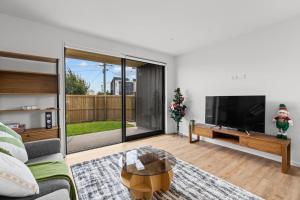 Luxury New 2Bed2Bath Minutes To CBD With Parking