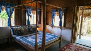 Cozy Beach Cottage Next to Full Moon Café