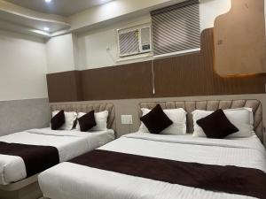 Newly Built Guest House Shree Guru 3 Minute Walking Distance From New Delhi Railway Station