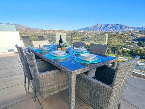 Casa Banderas Two bedroom mountain & sea view apartment Near La Cala de Mijas