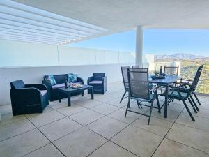 Casa Banderas Two bedroom mountain & sea view apartment Near La Cala de Mijas