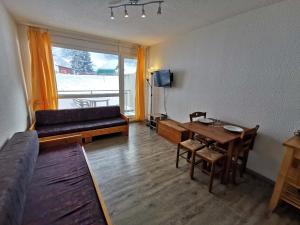 Studio cosy au pied des pistes avec balcon, TV et casier à ski - FR-1-771-63