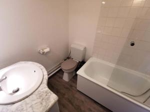 Studio cosy au pied des pistes avec balcon, TV et casier à ski - FR-1-771-63