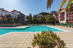 Jolie T2 dans une résidence arborée avec piscine