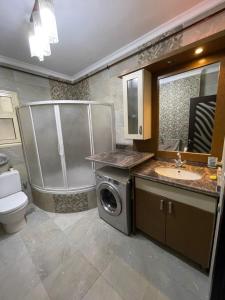 Beautiful and Warm Family Flat, Close to Cairo Airport