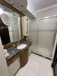 Beautiful and Warm Family Flat, Close to Cairo Airport