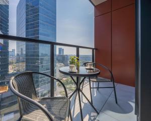 Towarowa Towers LUX Apartments with Free Private Parking by Renters Prestige