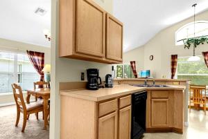 1061 Lake Berkley 4 Bed with Pool