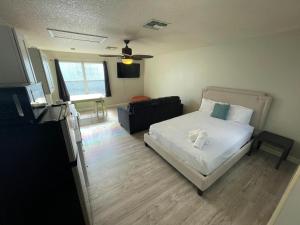 StudioReu-IBRAIM · Remodeled Studio by Disney-Resort- New Listing