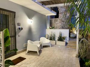 Suite with bathroom and private terrace