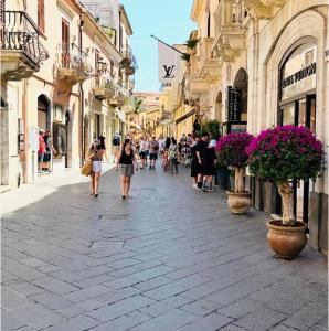 Atenasio Garden Suite, Elegance & Relaxation in the Heart of Taormina