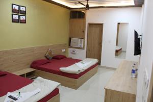 Rajadhiraj Ashray- Nr Mathura Railway Station